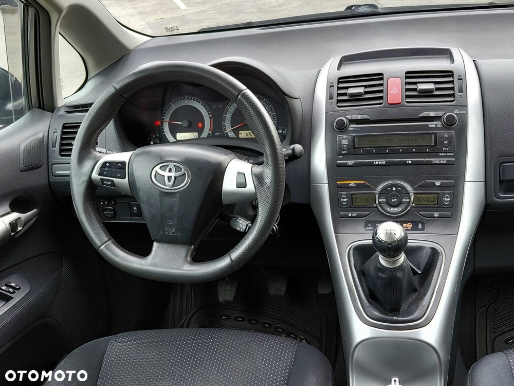 Toyota Auris 2.0 D-4D - 11