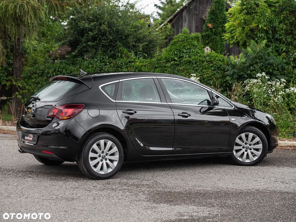 Opel Astra 1.6 Turbo Cosmo - 12