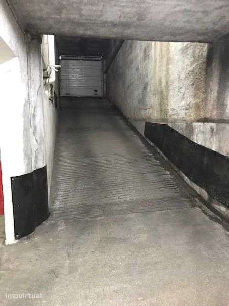 Garagem fechada para carro pequeno - Grande imagem: 2/4