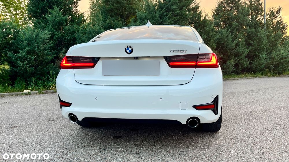 BMW Seria 3 330i Sport Line - 8