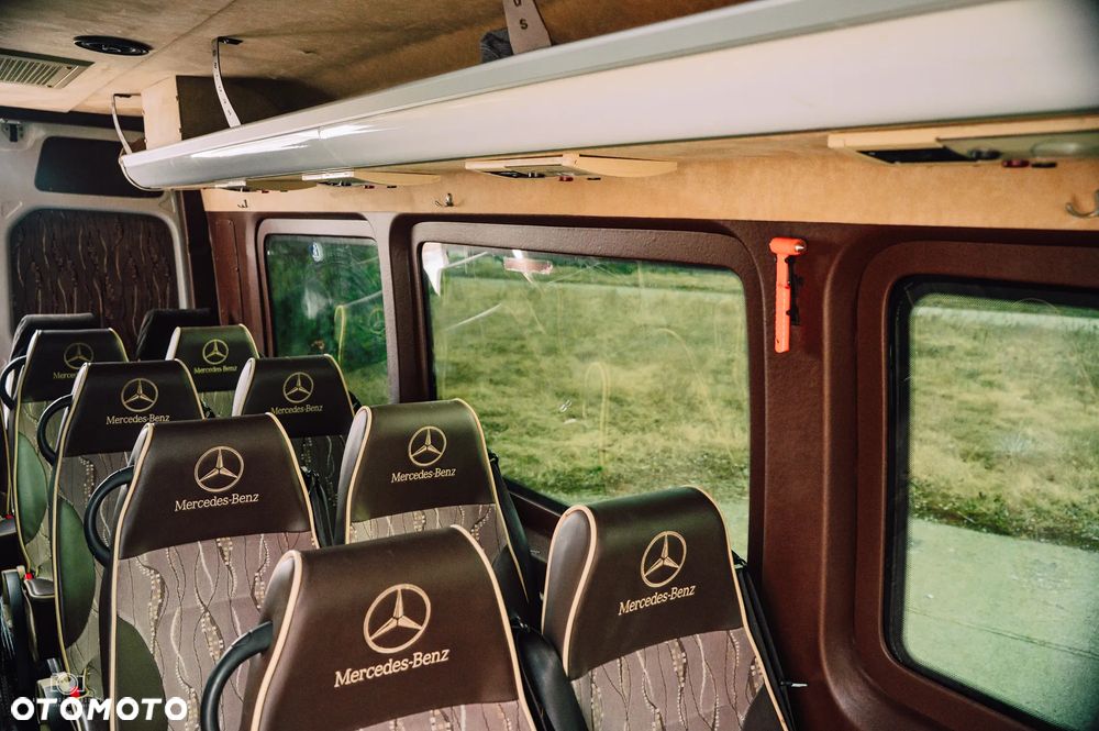 Mercedes-Benz 519 - 13