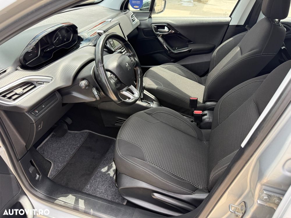 Peugeot 208 1.2 L PureTech Turbo S&S EAT6 Allure - 5