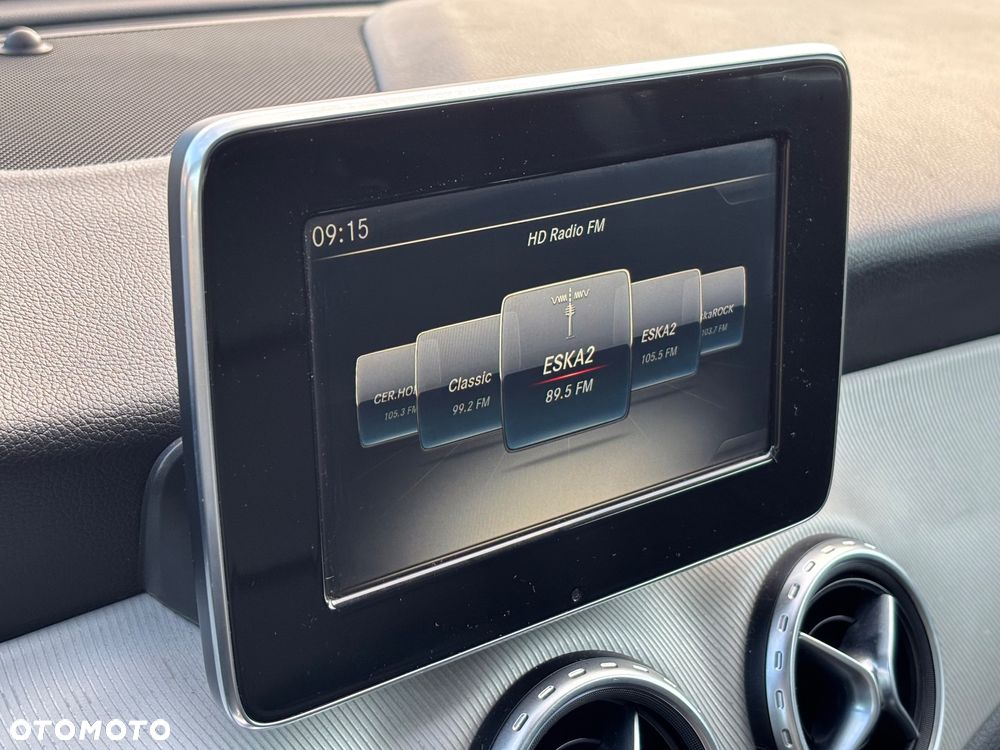 Mercedes-Benz GLA 250 4Matic 7G-DCT UrbanStyle Edition - 36