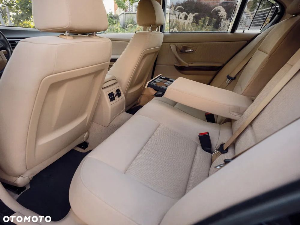 BMW Seria 3 318i - 9