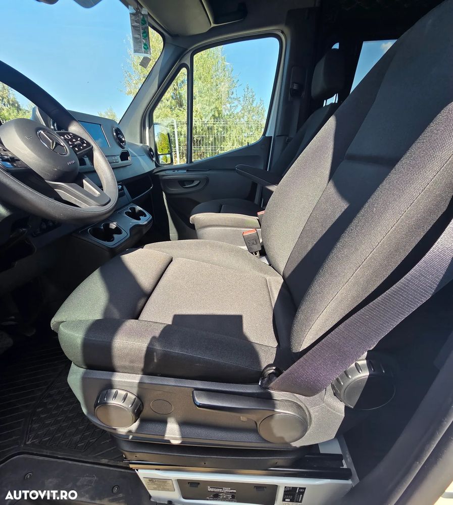 Mercedes-Benz Sprinter - 12