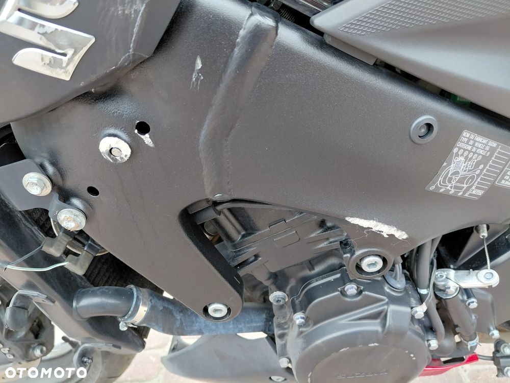 Suzuki GSX - 24