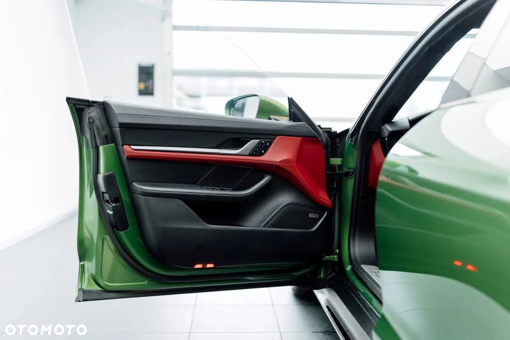 Porsche Taycan Turbo - 29