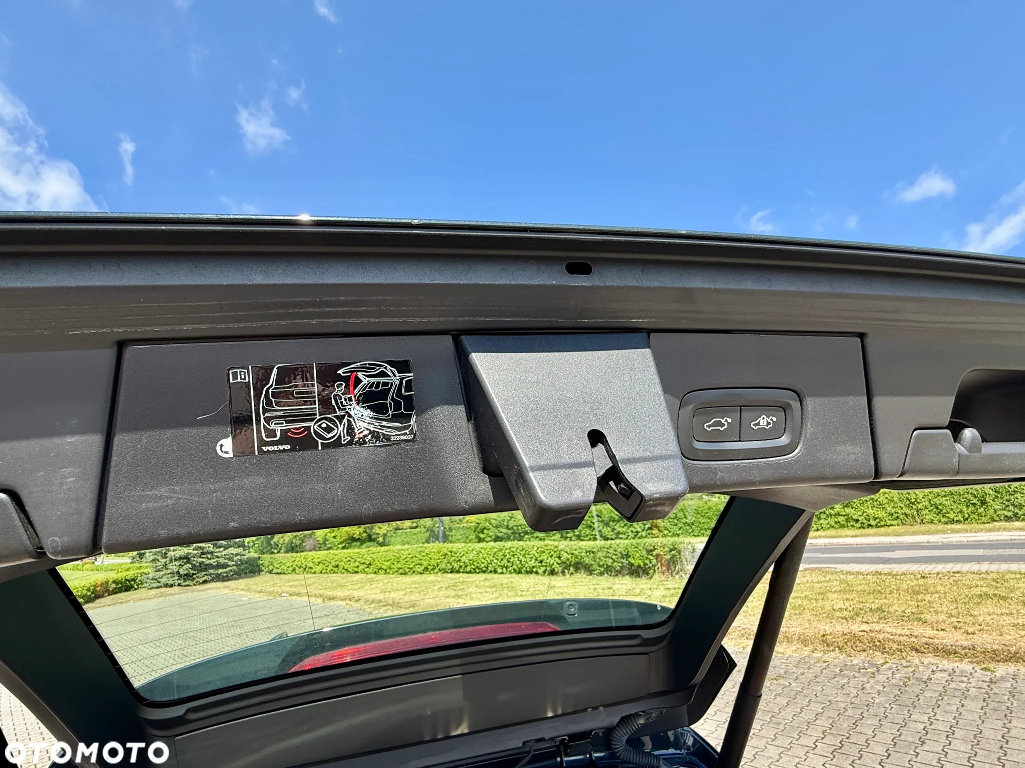 Volvo V90 T8 AWD Plug-In Hybrid Momentum Pro - 22