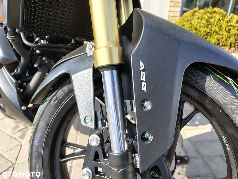 QJMOTOR SRK 125S - 18