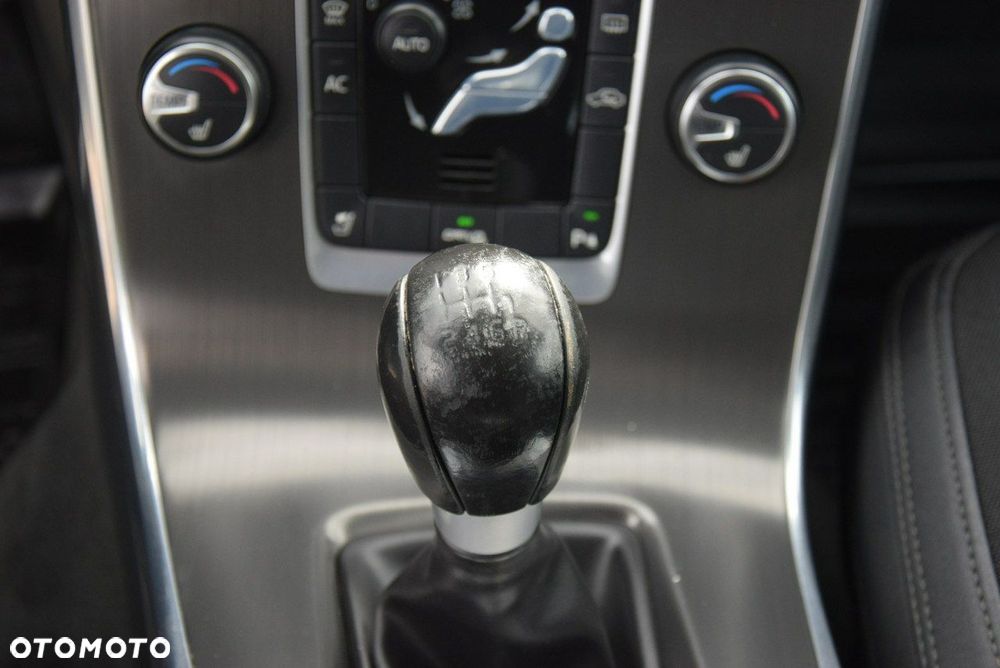Volvo V60 D4 Momentum - 27