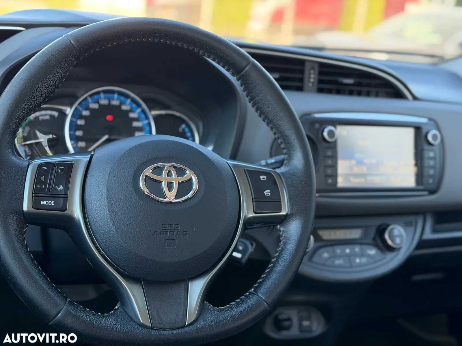 Toyota Yaris 1.5 VVT-i HSD Sol - 17