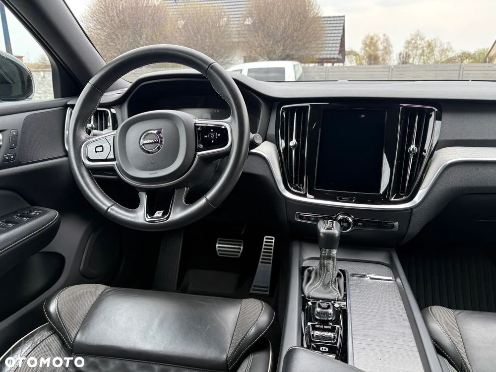 Volvo V60 T4 R-Design - 11