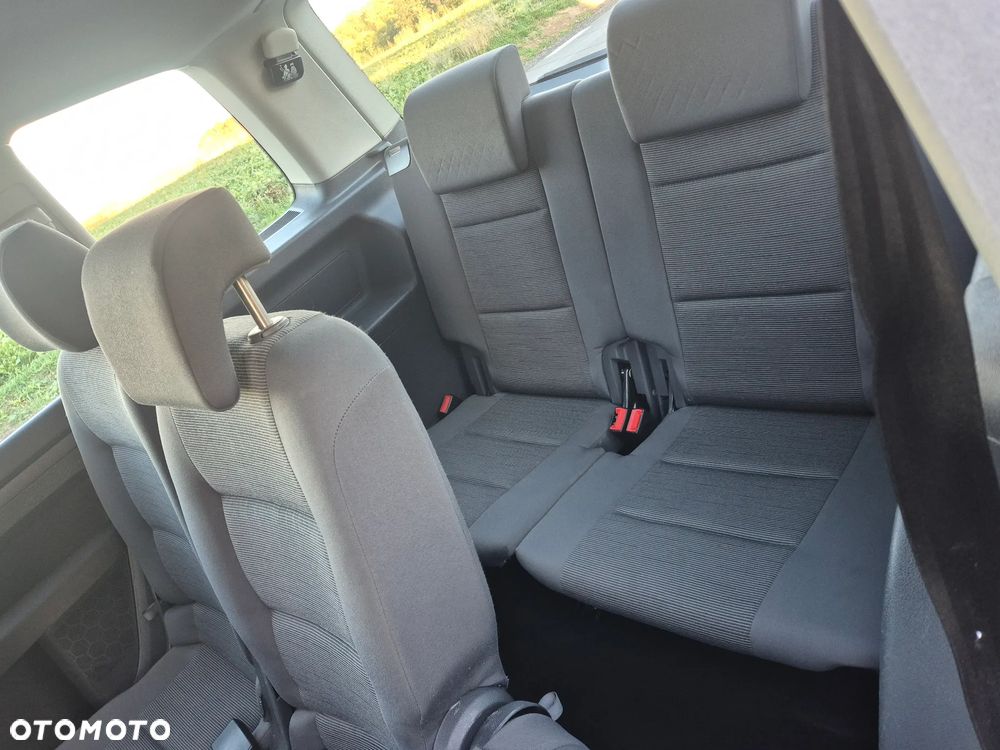 Volkswagen Touran - 14