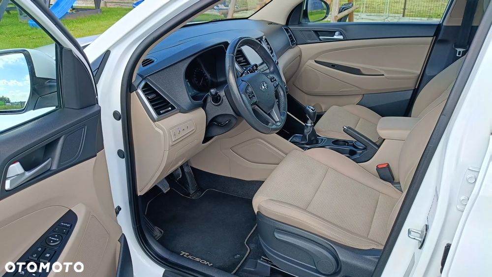 Hyundai Tucson 1.7 CRDI BlueDrive Style 2WD - 17