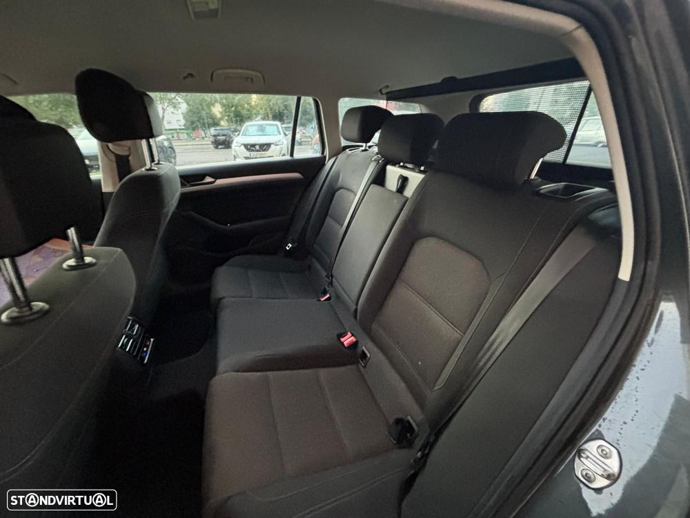 VW Passat Variant 1.6 TDI BlueMotion - 10