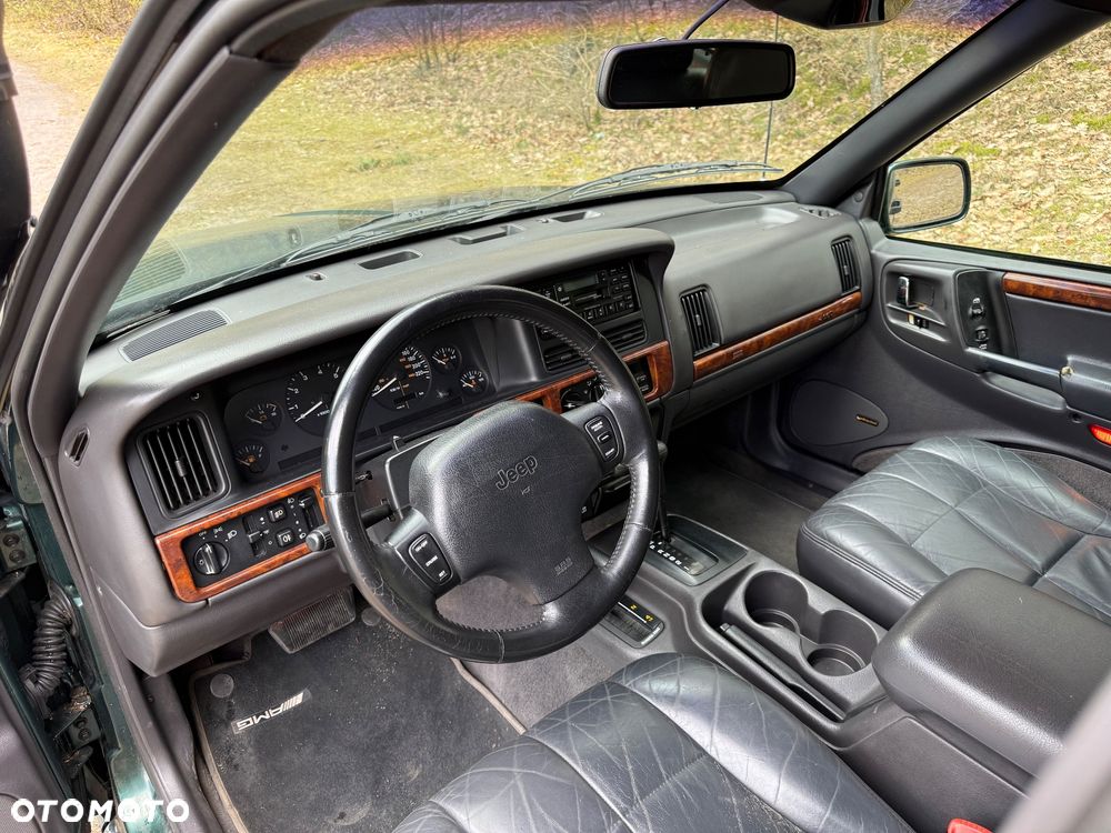 Jeep Grand Cherokee - 22