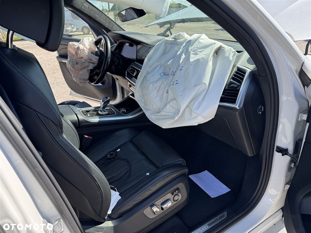 BMW X5 M50i - 21