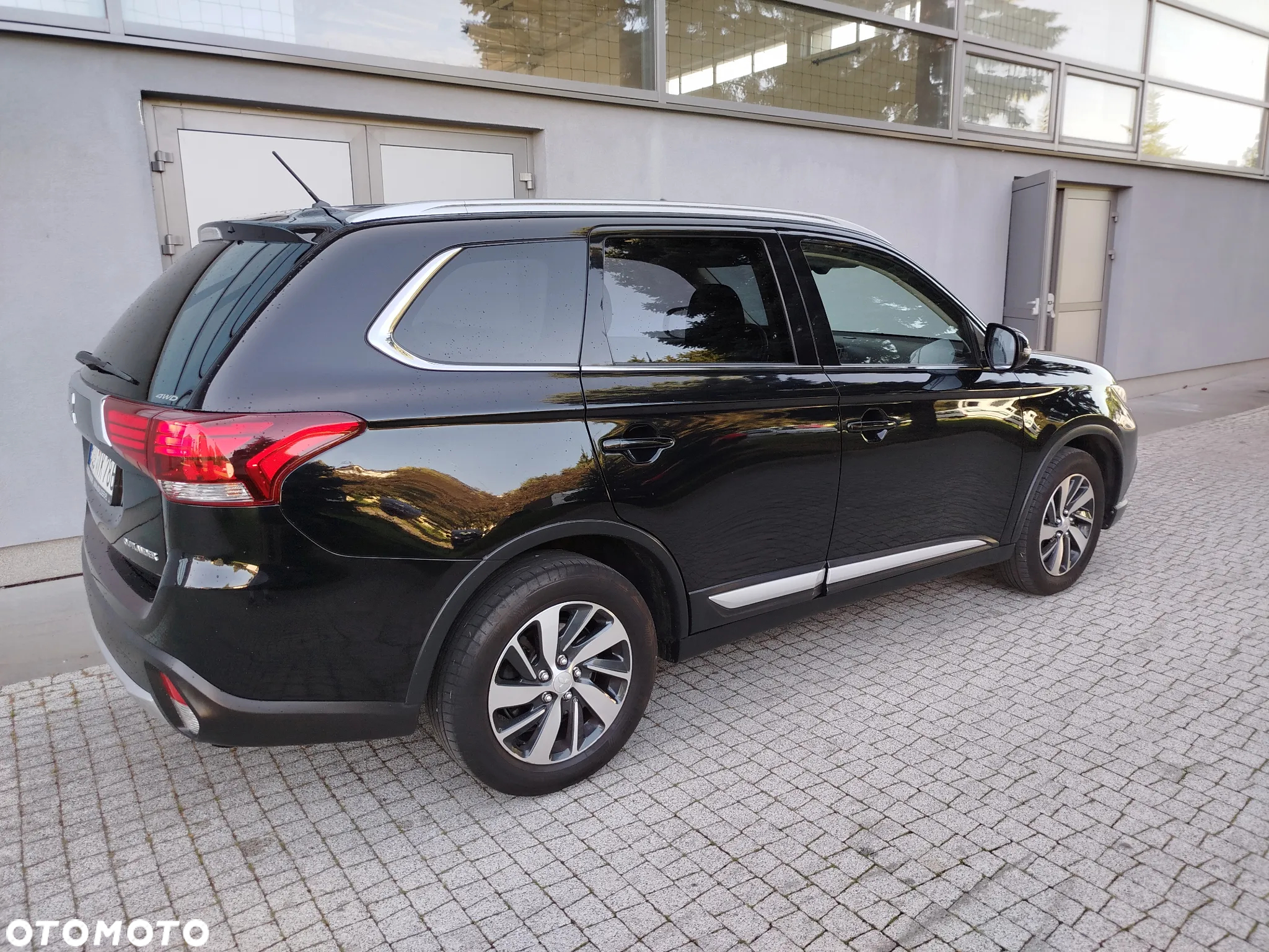 Mitsubishi Outlander 2.2 DI-D 4WD Automatik Diamant Edition - 4