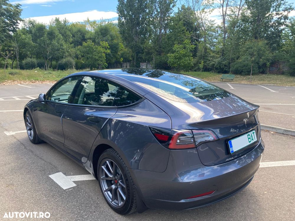 Tesla Model 3 - 3