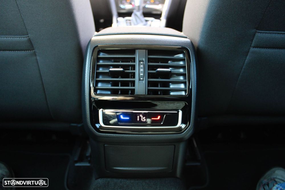 VW Passat Variant 2.0 TDI Business DSG - 24