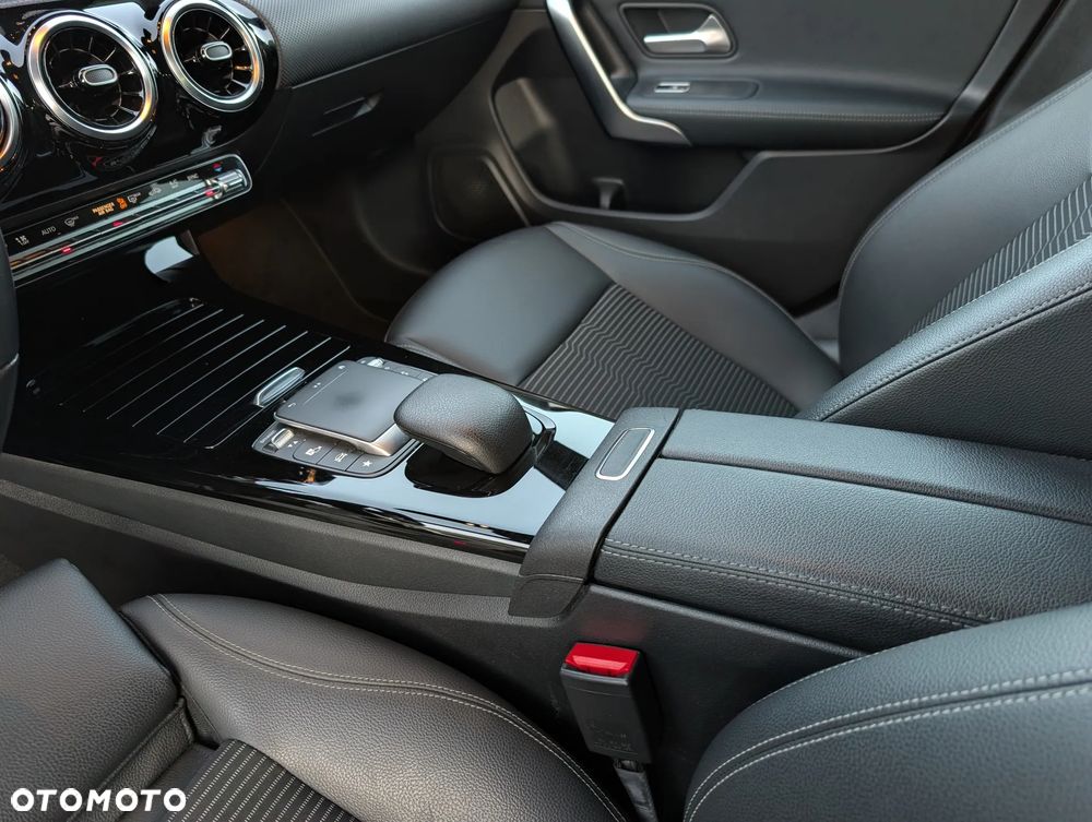 Mercedes-Benz CLA 200 d Progressive 8G-DCT - 20