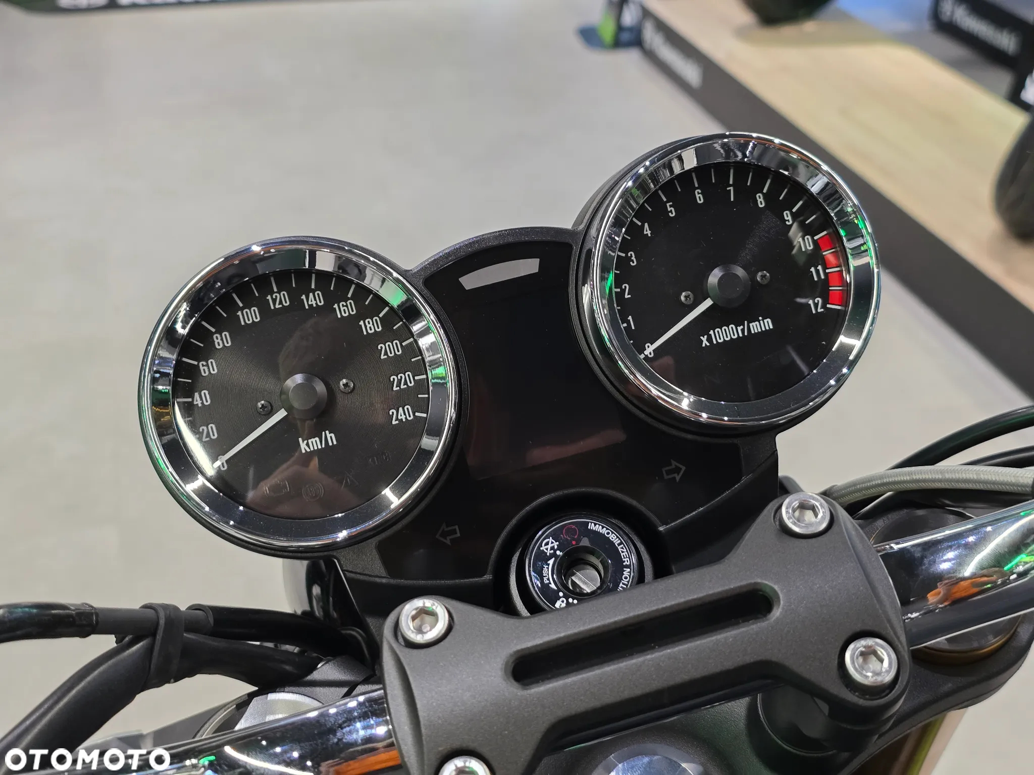 Kawasaki Z 900 RS - 12