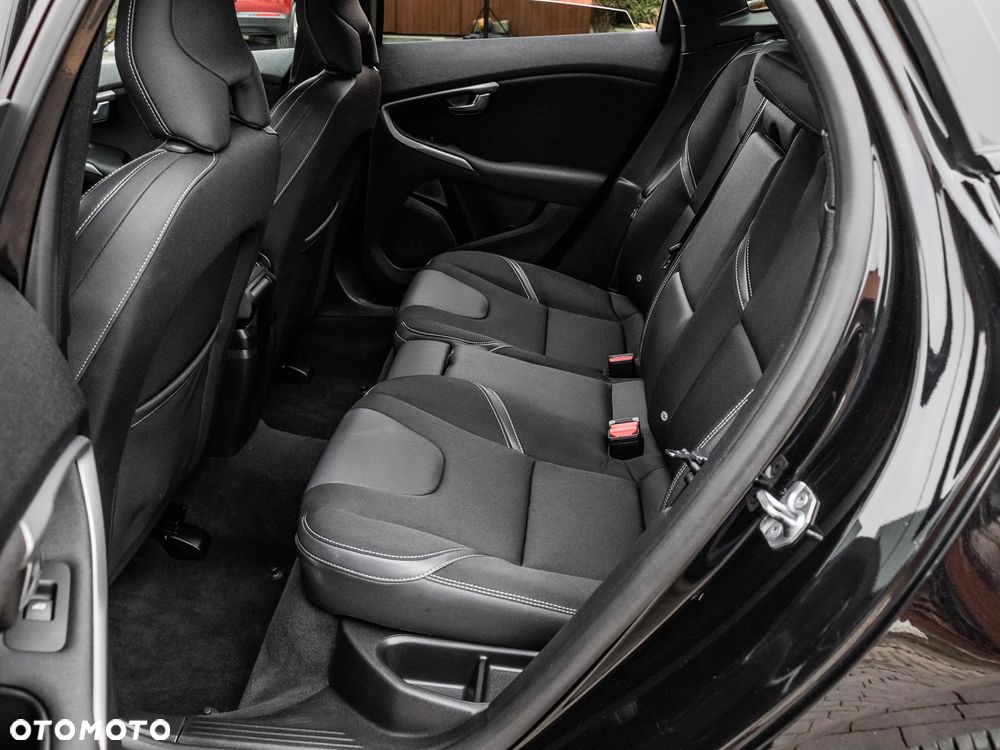 Volvo V40 D2 Drive-E R-Design Momentum - 15