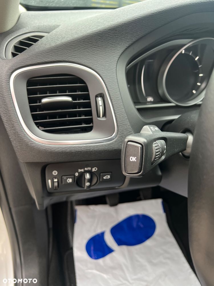 Volvo V40 D2 Drive-E Momentum - 27