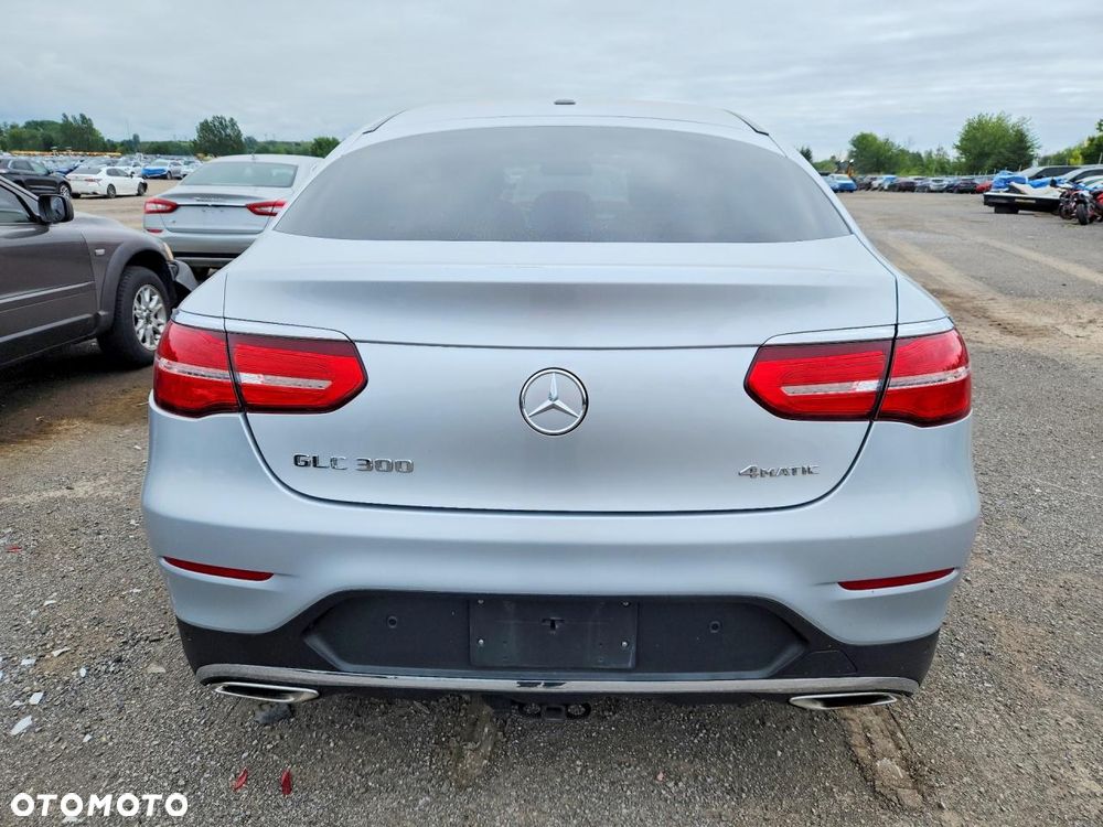 Mercedes-Benz GLC 300 4Matic 9G-TRONIC AMG Line - 3