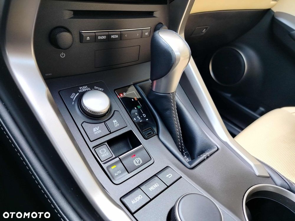 Lexus NX 300h Comfort AWD - 13