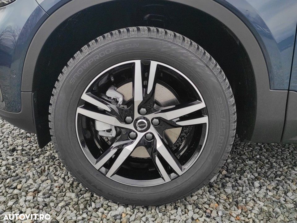 Volvo XC 40 B4 AT FWD MHEV Ultra Dark - 18