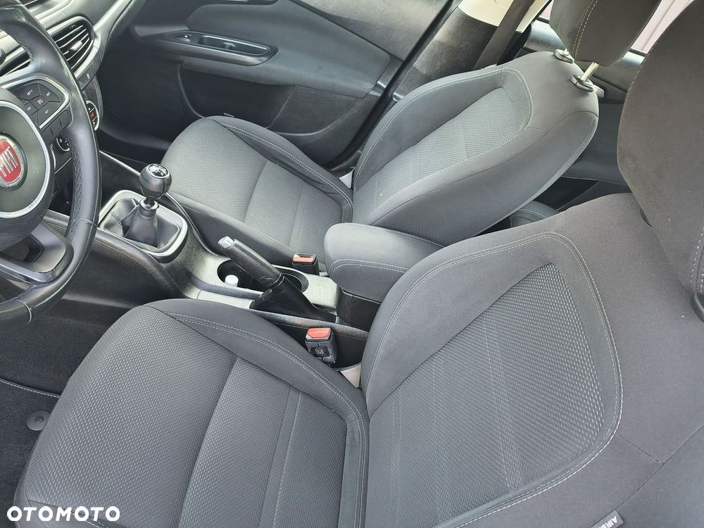 Fiat Tipo 1.4 T-Jet 16v Lounge EU6d - 18