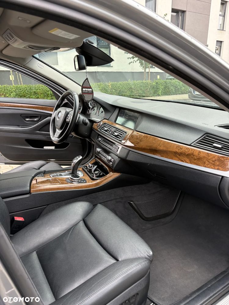 BMW Seria 5 530d xDrive - 12
