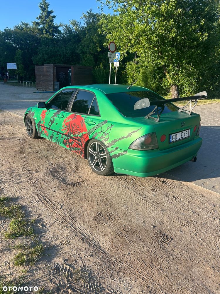 Lexus IS - 4