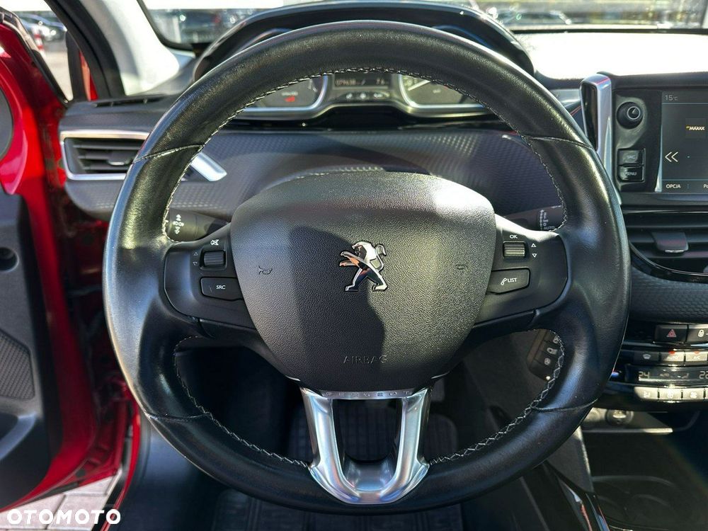 Peugeot 2008 1.2 Pure Tech Allure S&S - 21