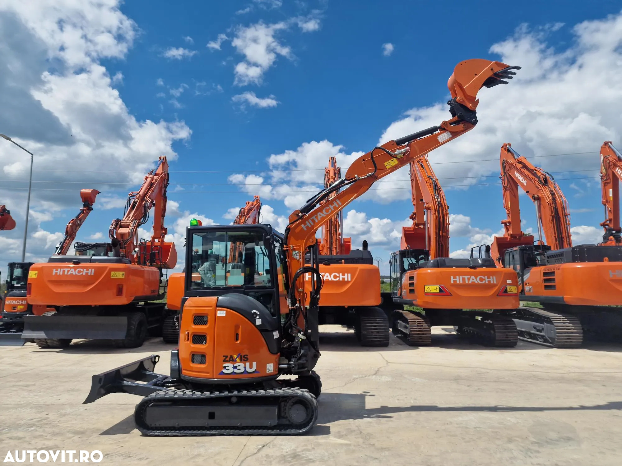 Hitachi ZX33, 3,7 tone, 2023/05, 1.163h, CUPLA RAPIDA+3 CUPE NOI, Senile 80% bune, Instalatia de picon pe brate, Sistem antifurt, Aer conditioinat, adanc sapare 4mc, ridica tevi de 2,5tone, STARE FOARTE BUNA< CA NOU, posibilitate leasing 4 ani-36900 EUR+Tva - 35