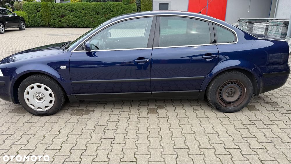 Volkswagen Passat 1.6 Comfortline Family - 9
