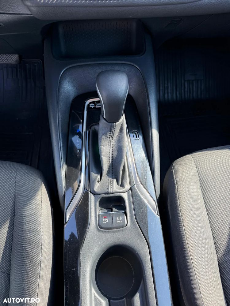 Toyota Corolla 1.8 HSD Business - 11