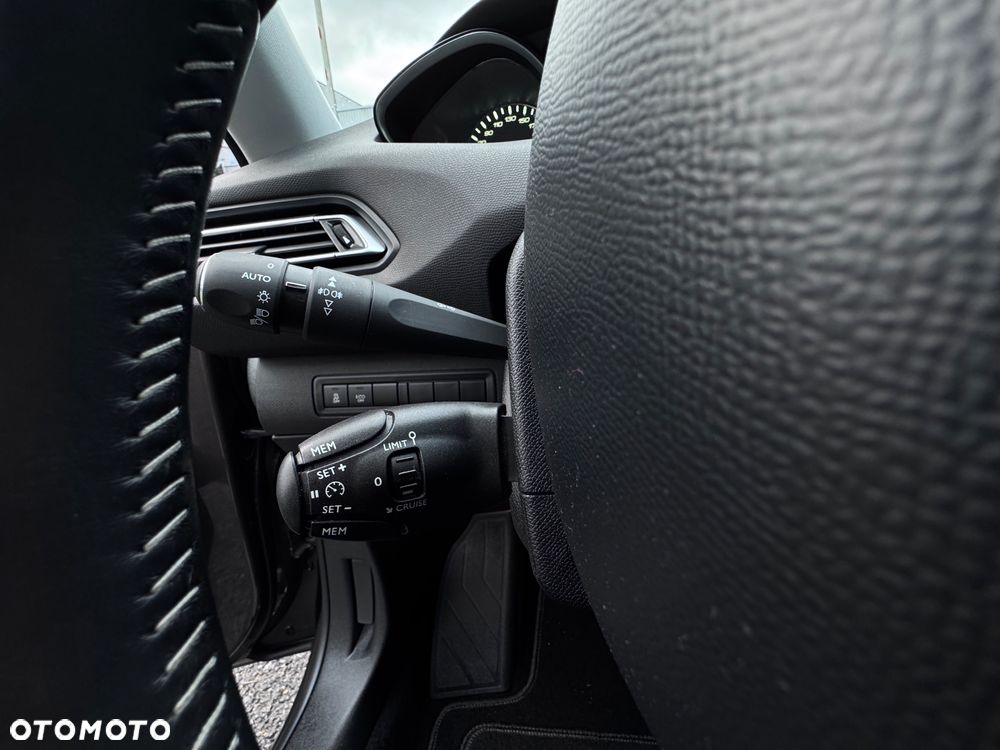 Peugeot 308 1.2 PureTech Allure S&S - 21