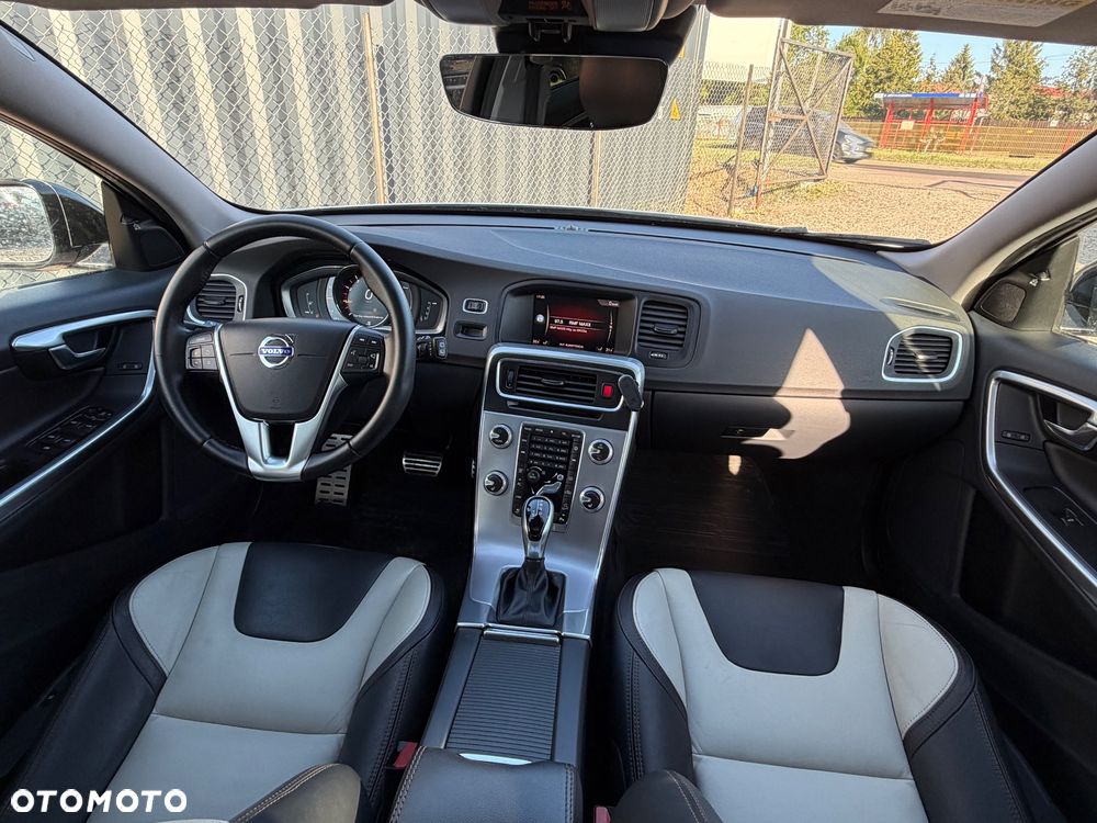 Volvo V60 Cross Country T5 AWD Geartronic Summum - 9