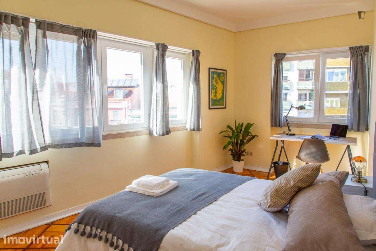 Quarto - localizado em São Sebastião Lisbon - Grande imagem: 2/34