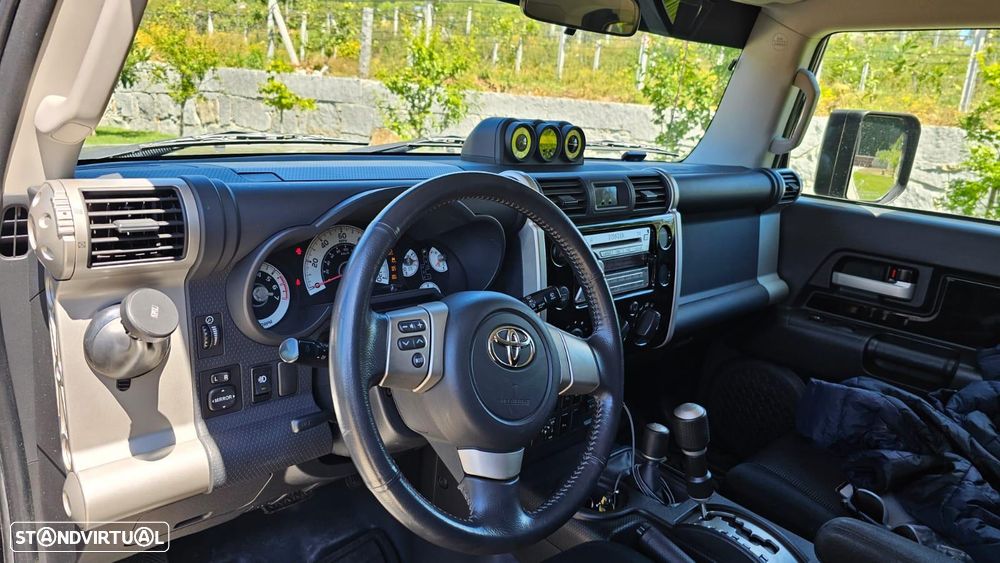 Toyota Land Cruiser - 14