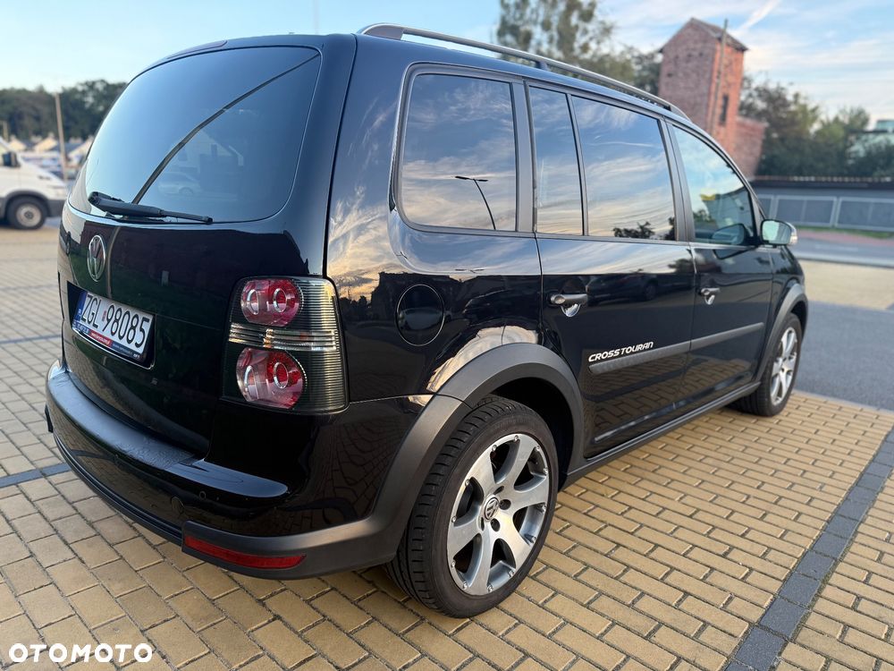 Volkswagen Touran 1.6 Cross - 4