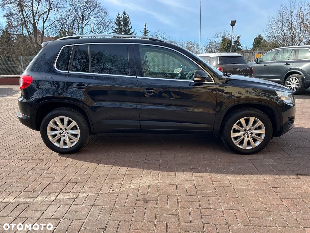 Volkswagen Tiguan 2.0 TDI DPF 4Motion BlueMotion Technology Lounge Sport & Style - 24