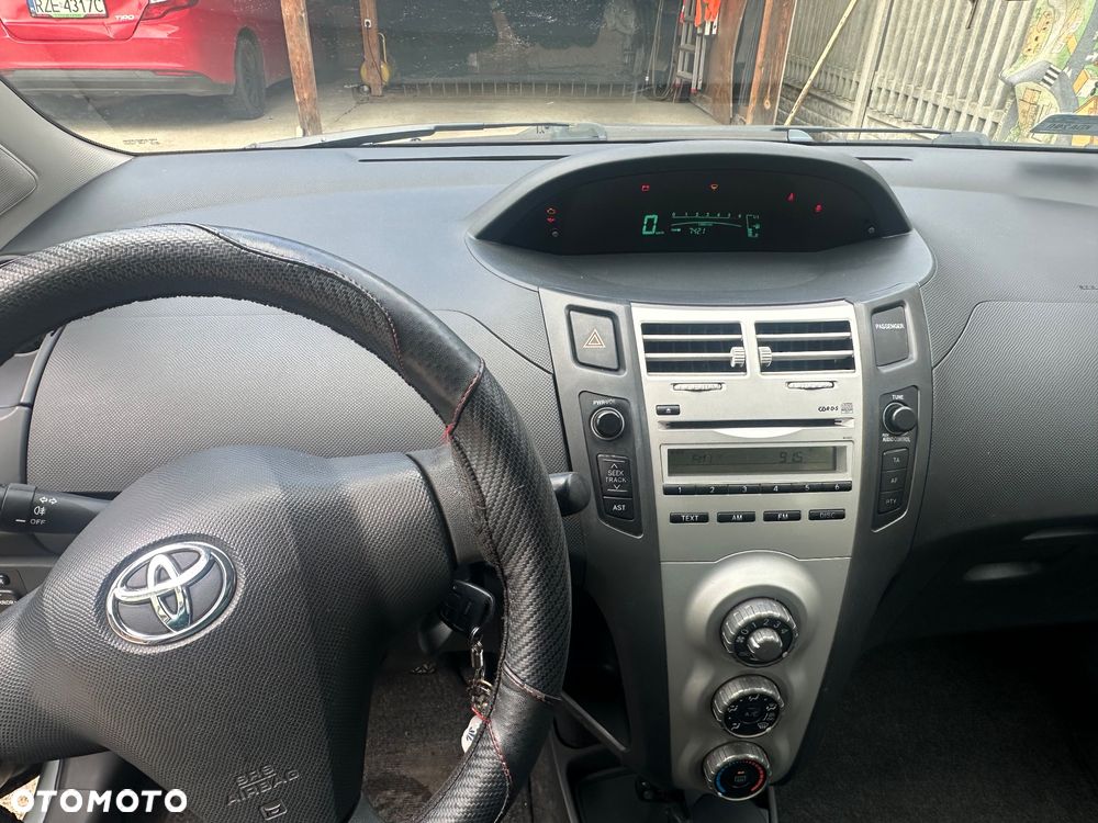 Toyota Yaris - 18