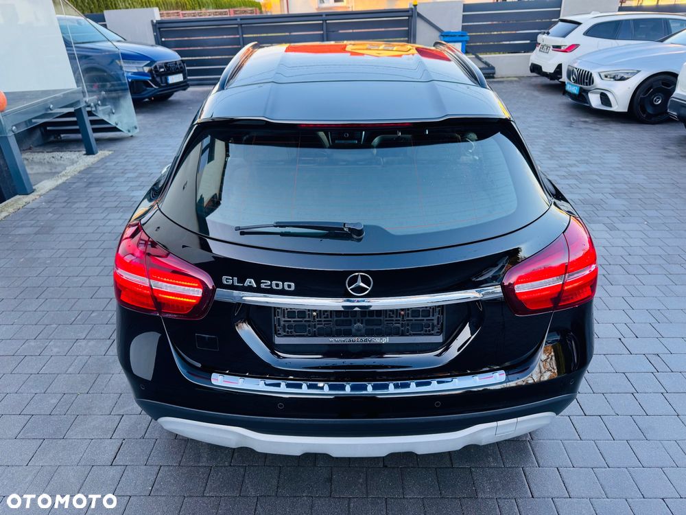 Mercedes-Benz GLA 200 7G-DCT UrbanStyle Edition - 10