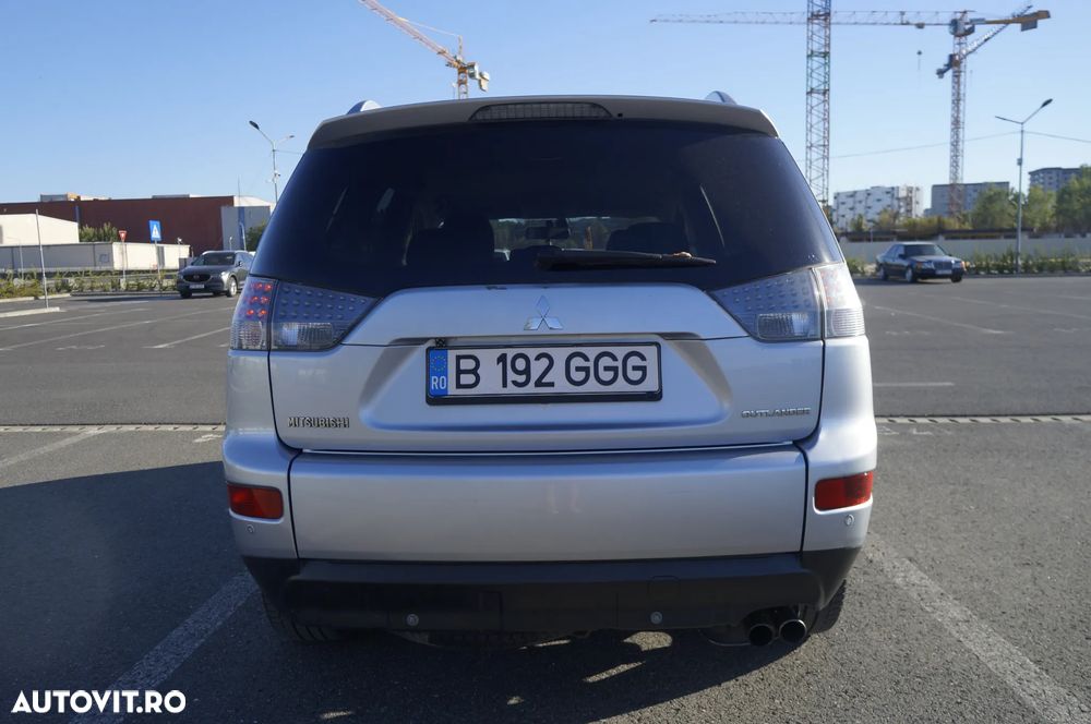 Mitsubishi Outlander - 7