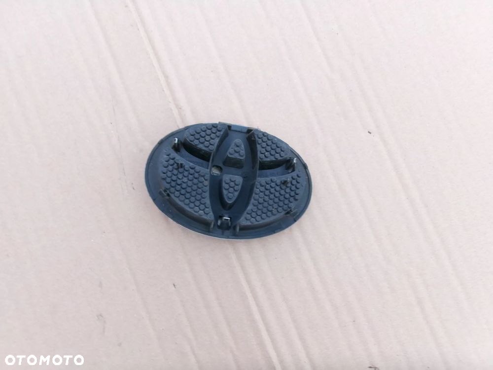 ZNACZEK EMBLEMAT TOYOTA YARIS III  11-20 - 2