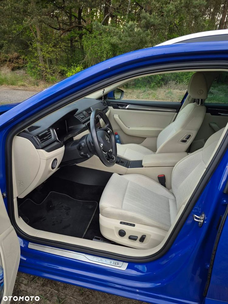 Skoda Superb 2.0 TDI SCR Style DSG - 4