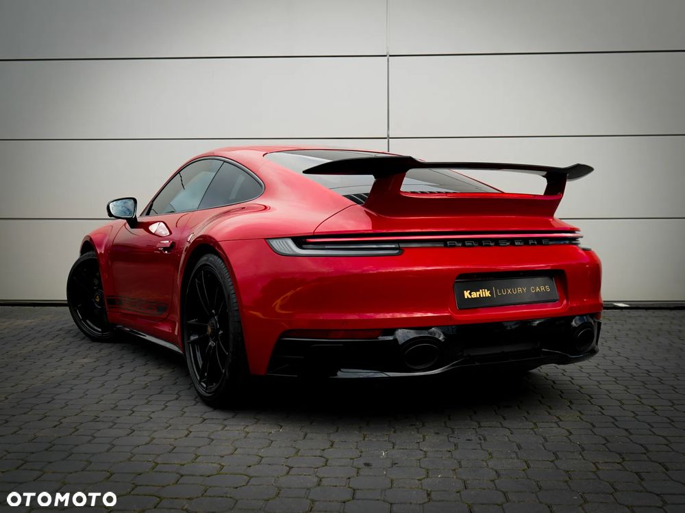 Porsche 911 Carrera GTS - 2